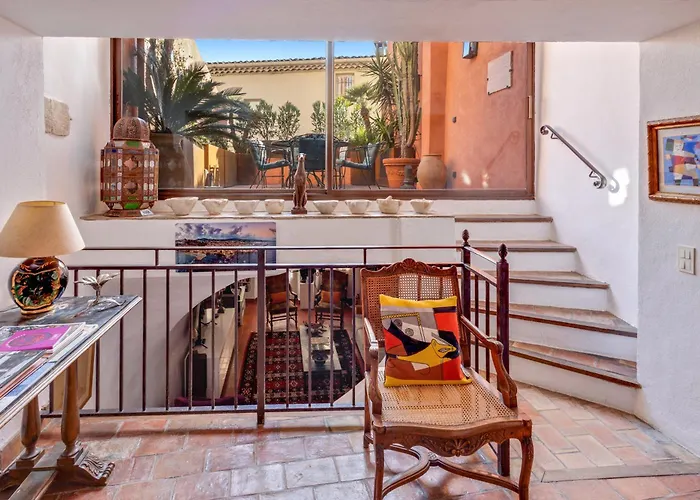 La Maison Du Bed & Breakfast 3*