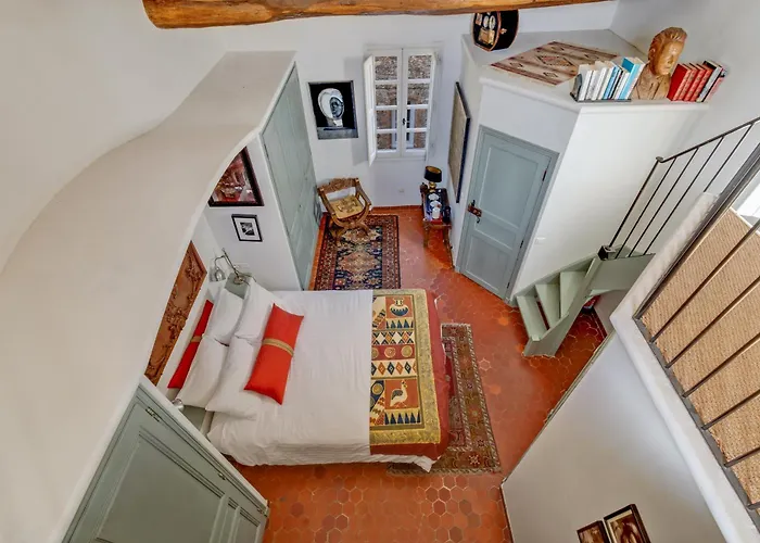 La Maison Du Bed & Breakfast 3*