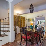 לינה וארוחת בוקר La Maison Du