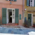 לינה וארוחת בוקר La Maison Du 3*