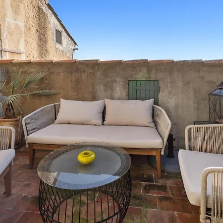 La Maison Du Bed & Breakfast